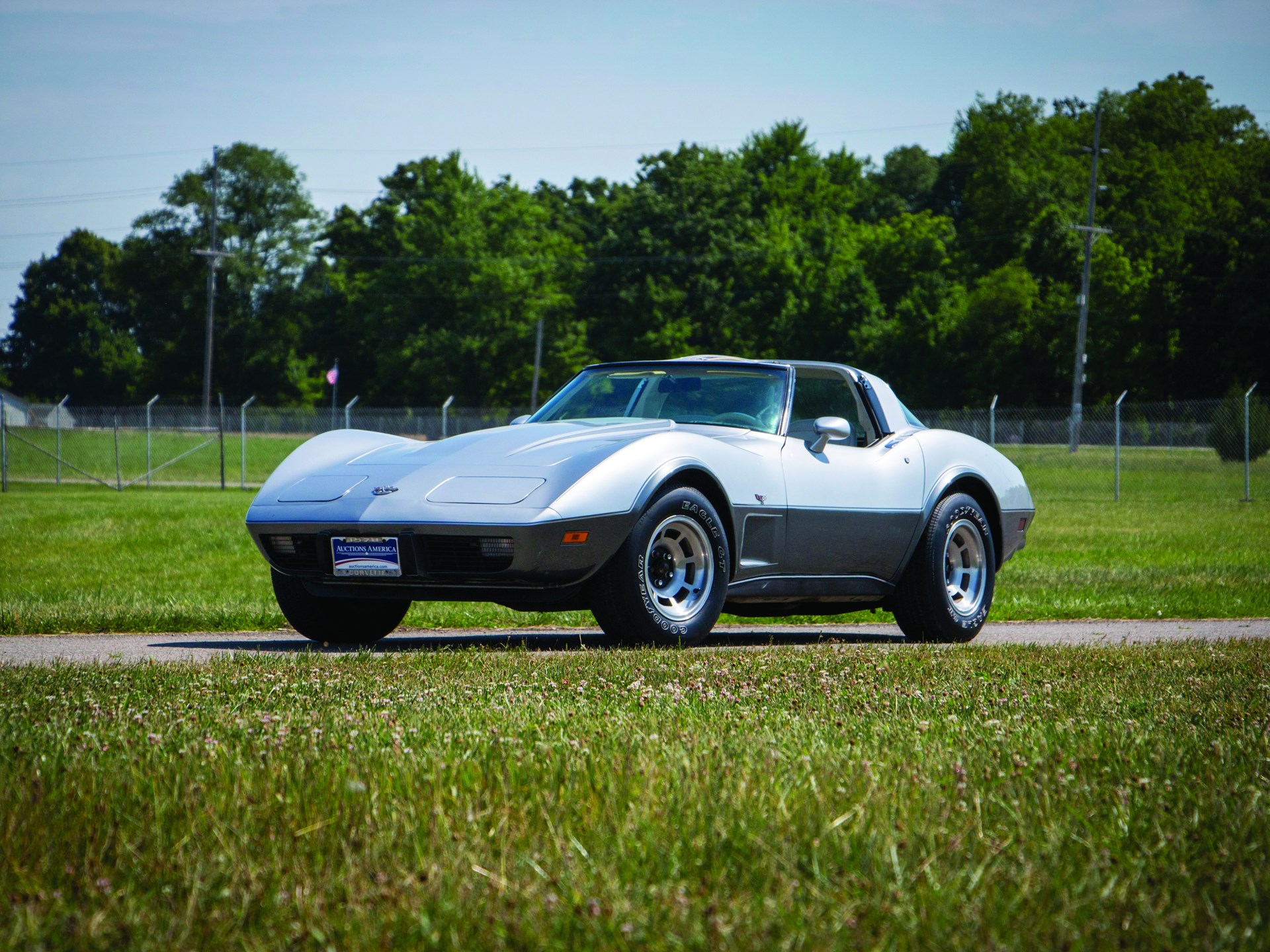 Chevrolet Corvette c3 оливковая