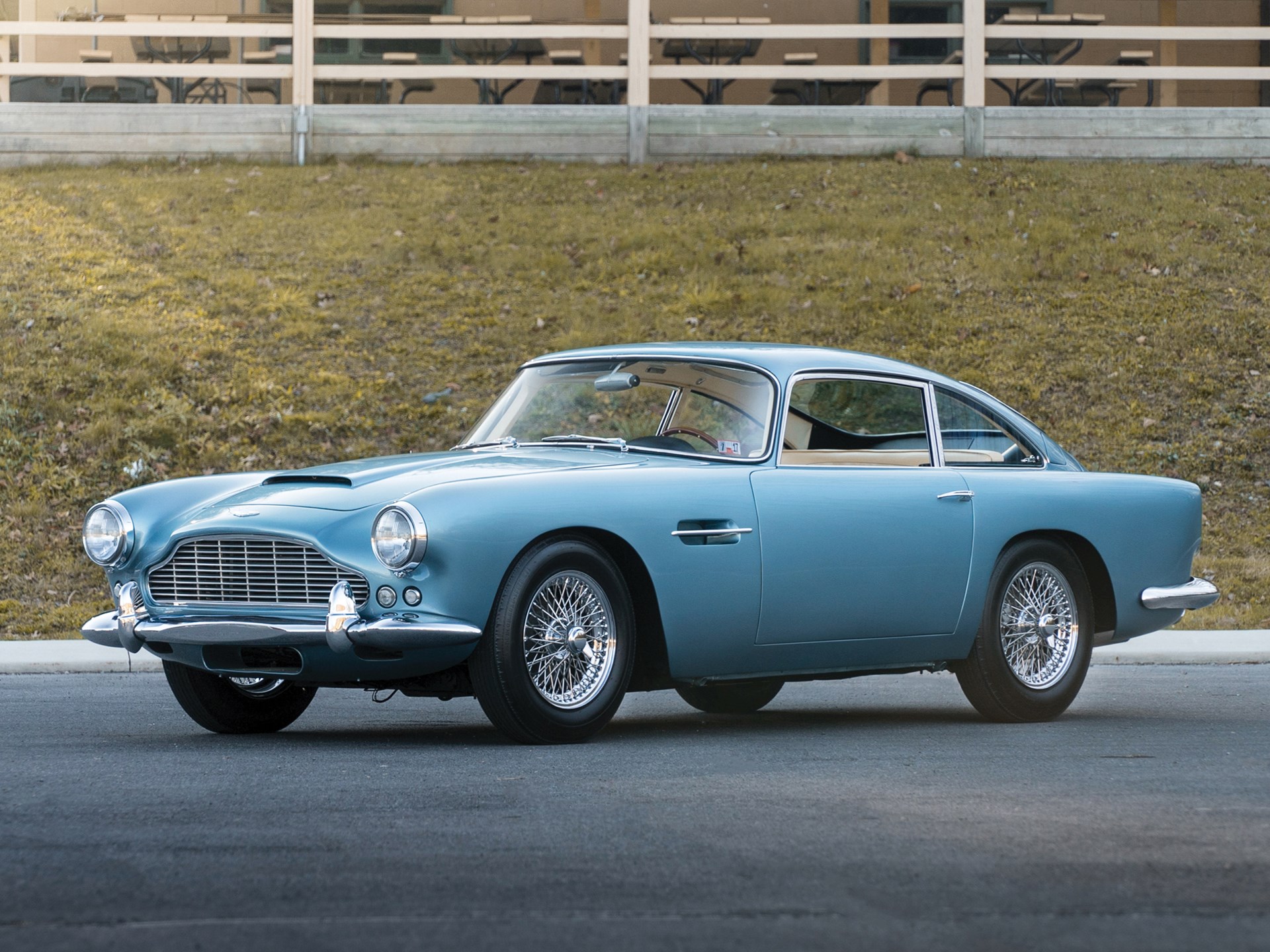 Aston Martin db4