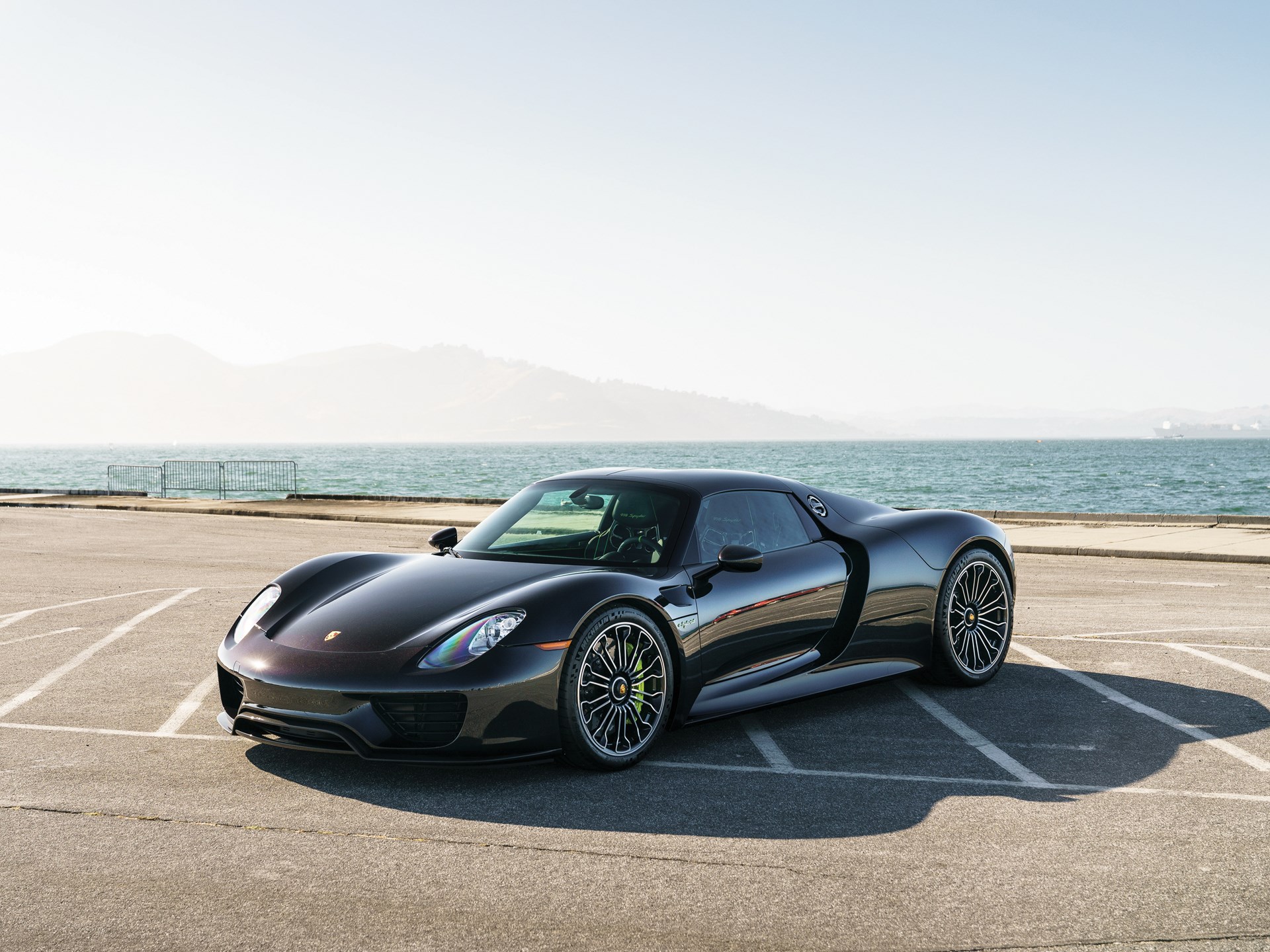 918. Porsche 918 Spyder Black. Порше гиперкар 918. Феррари 918 Спайдер. Феррари Porsche 918 Spyder.