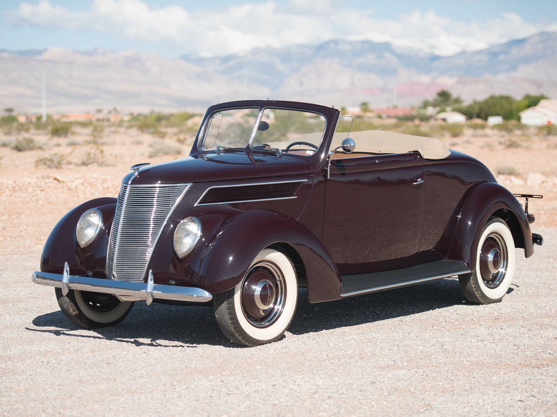 1937 Ford V-8 DeLuxe Roadster | Motor City 2016 | RM Sotheby's