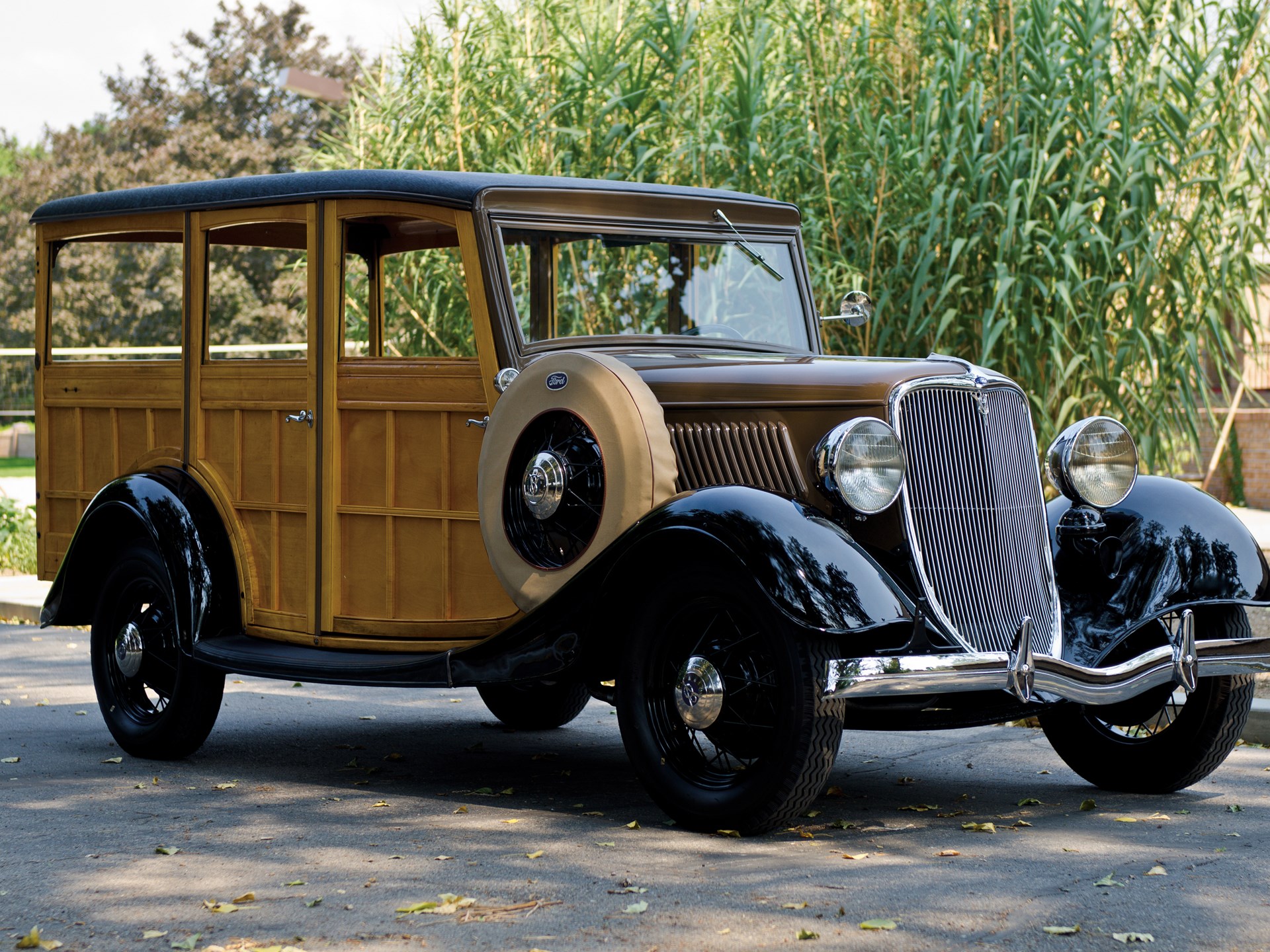 Ford v8 Deluxe