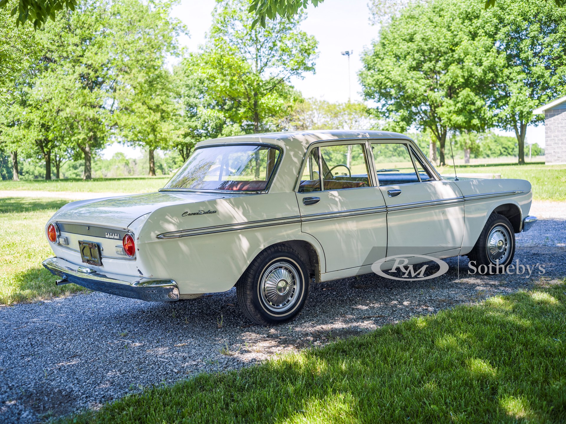 Toyota crown deluxe