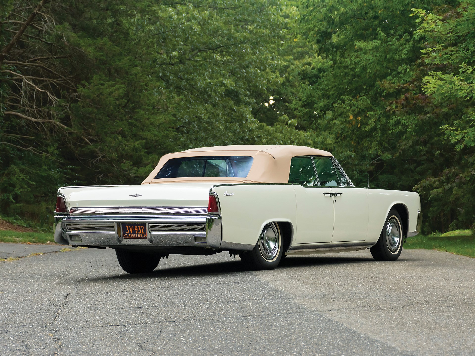 1964 Lincoln Continental Convertible | Hershey 2018 | RM Sotheby's