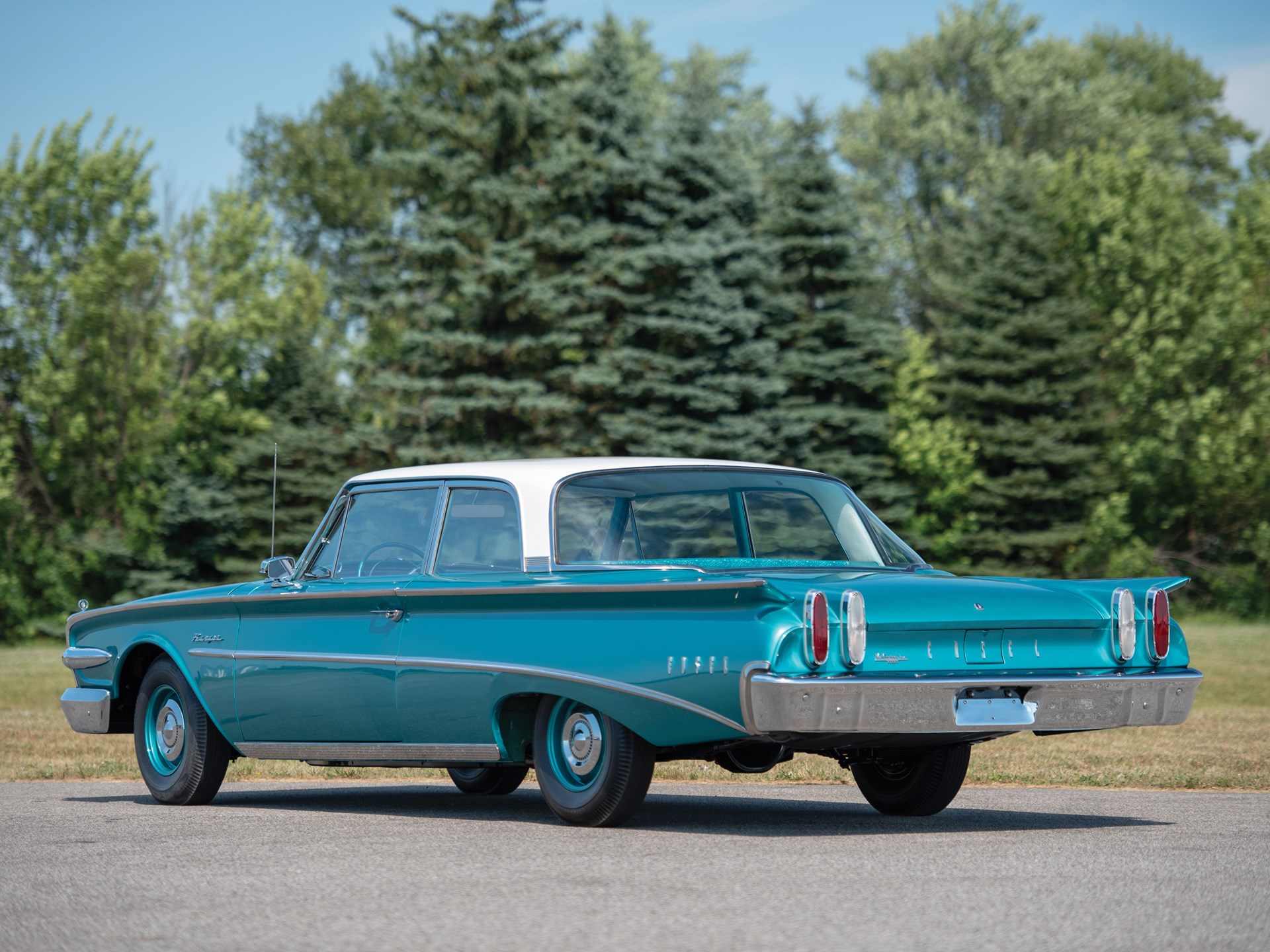 Автомобиль Форд 1960