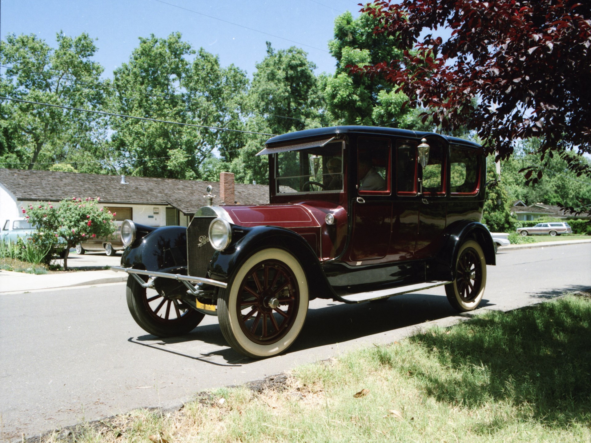 1916 Pierce-Arrow Model 48-B-4 Vestibule Suburban | Monterey | RM Sotheby's