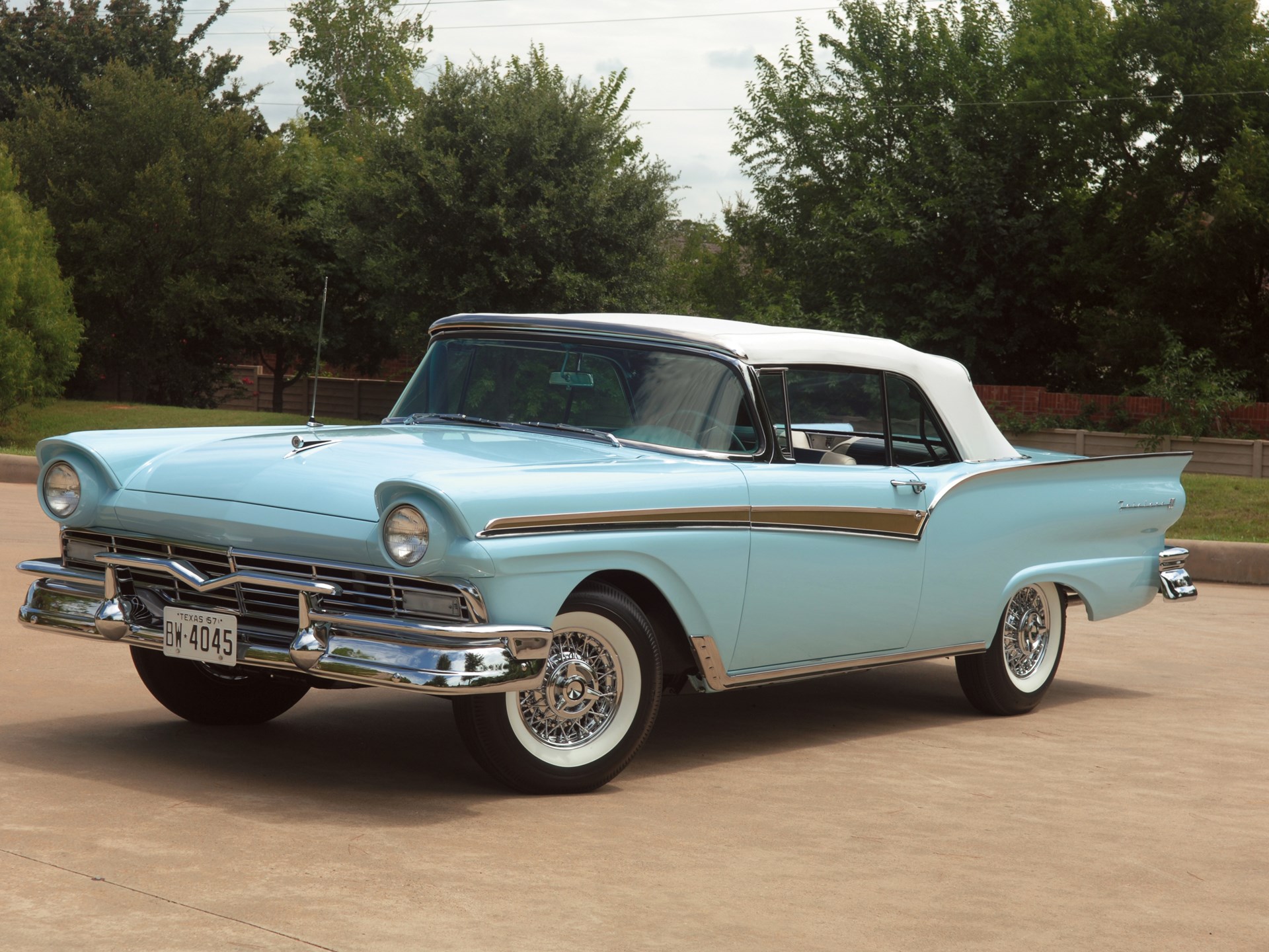 Американец 5. Ford Fairlane 500. Ford Fairlane 1957. 1957 Ford Fairlane 500 Sunliner. Ford Sunliner 1957.