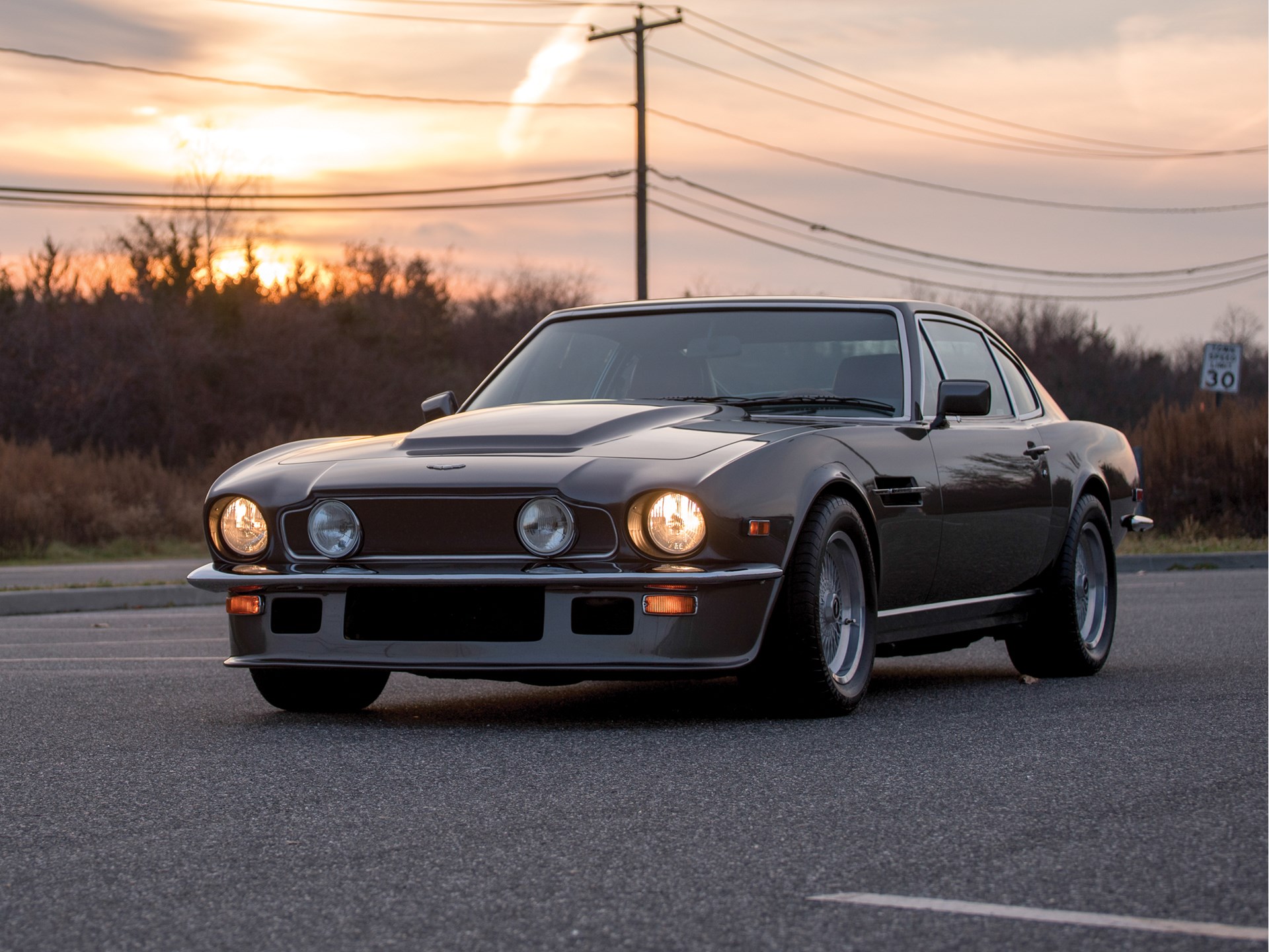 Aston Martin V8 Vantage interior