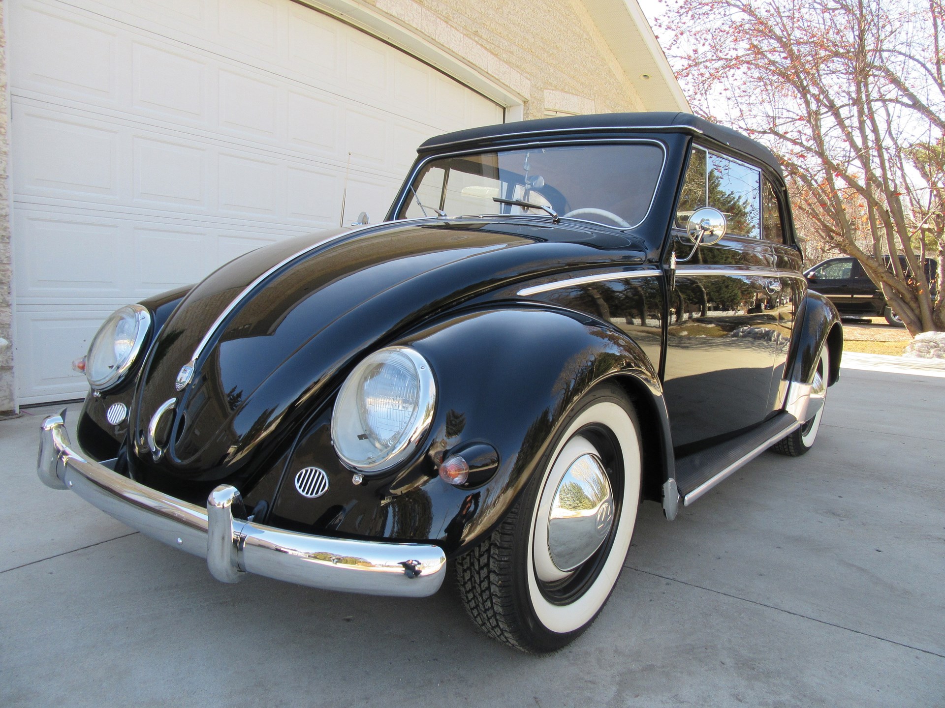 1957 Volkswagen Beetle Convertible | Auburn Spring 2019 | RM Sotheby's