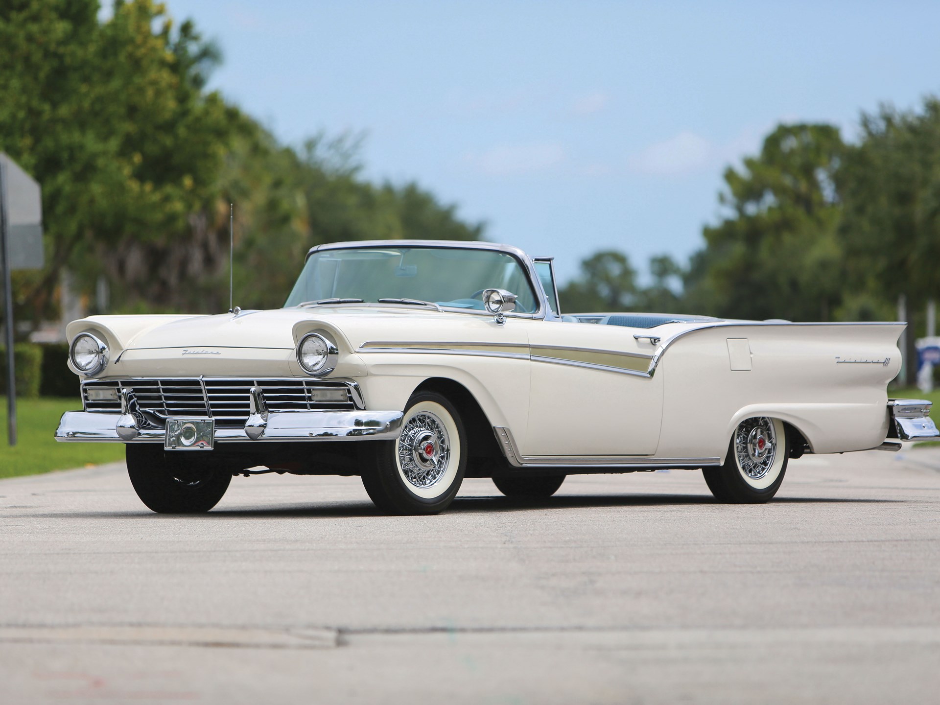 1957 Ford Fairlane 500 Skyliner | Fort Lauderdale 2015 | RM Sotheby's