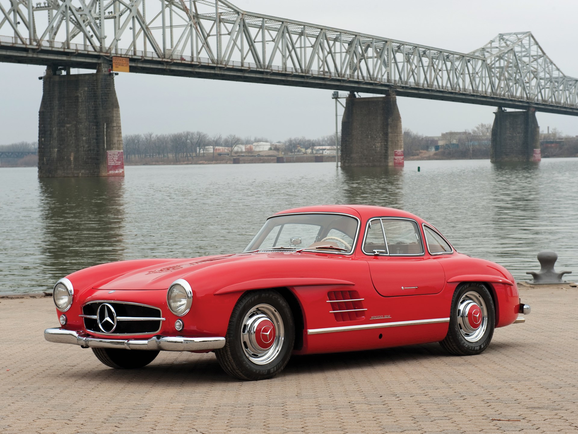 Mercedes Benz 300sl Red