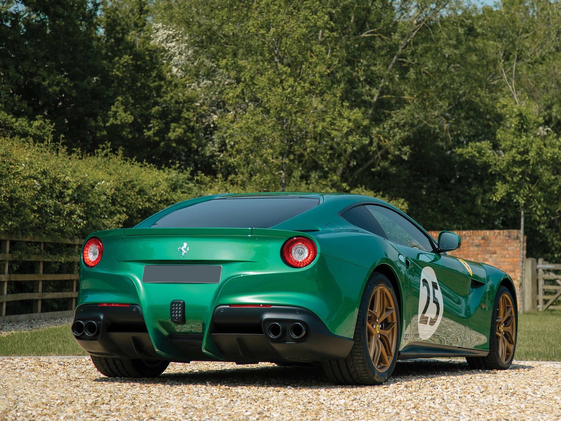 Ferrari f12 Berlinetta зелёная