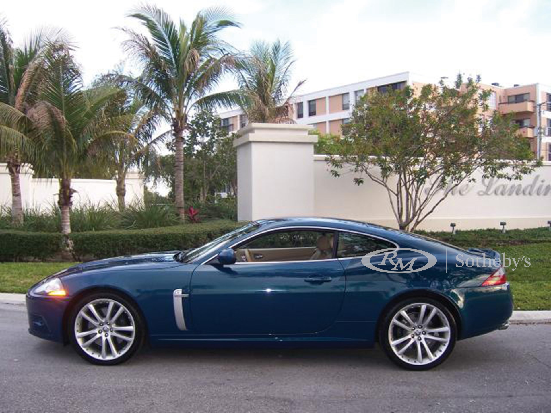 2008 Jaguar XKR Coupe 