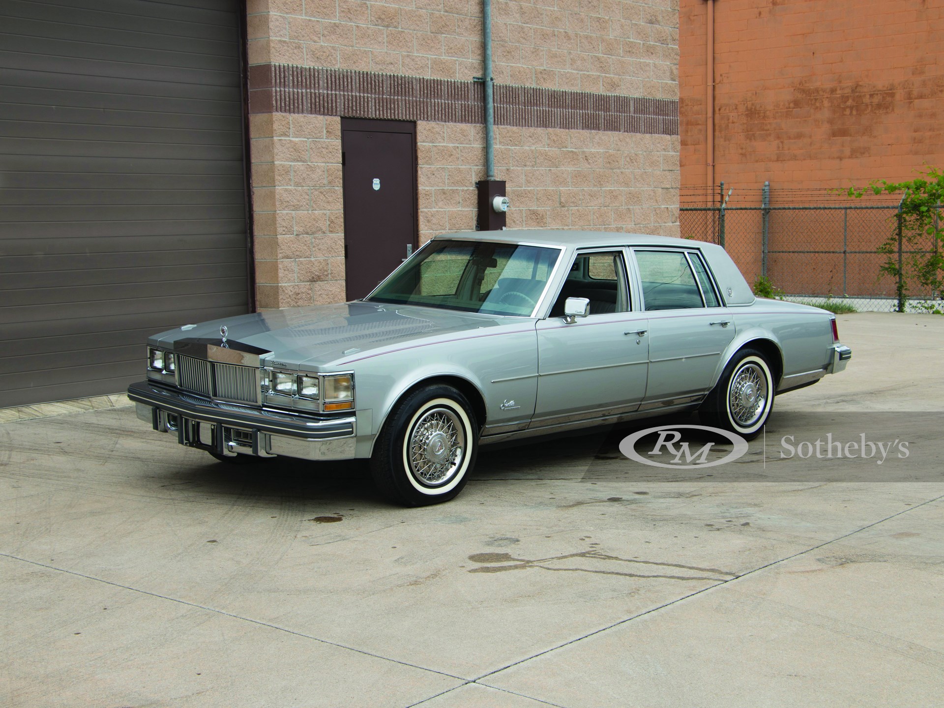 Gucci Cadillac Seville салон