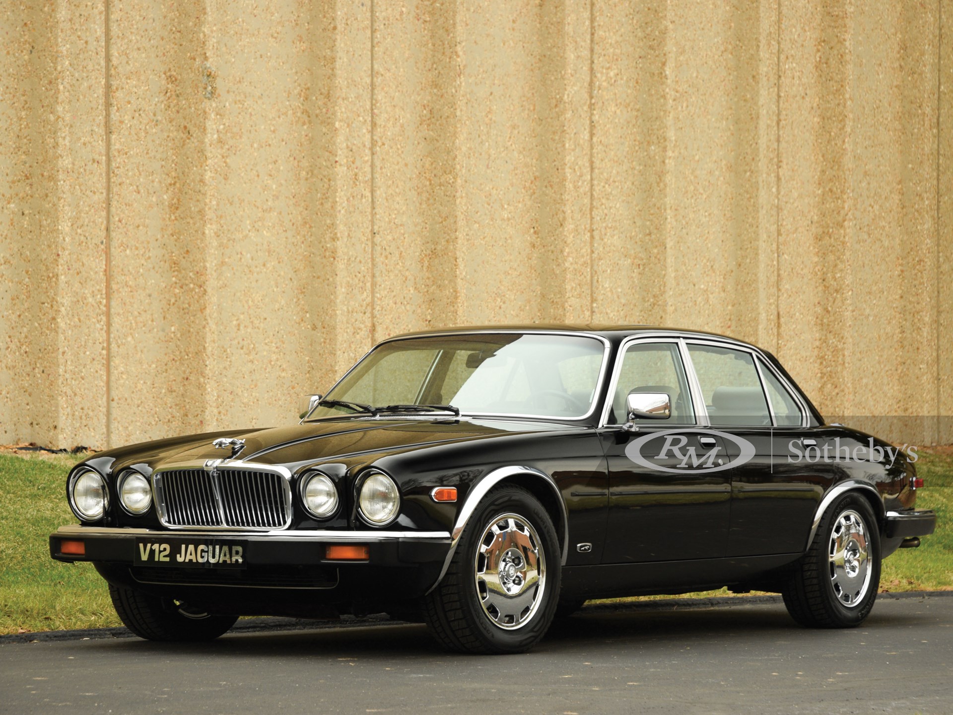 1987 Jaguar XJ12 Vanden Plas | Auburn Fall 2015 | RM Auctions