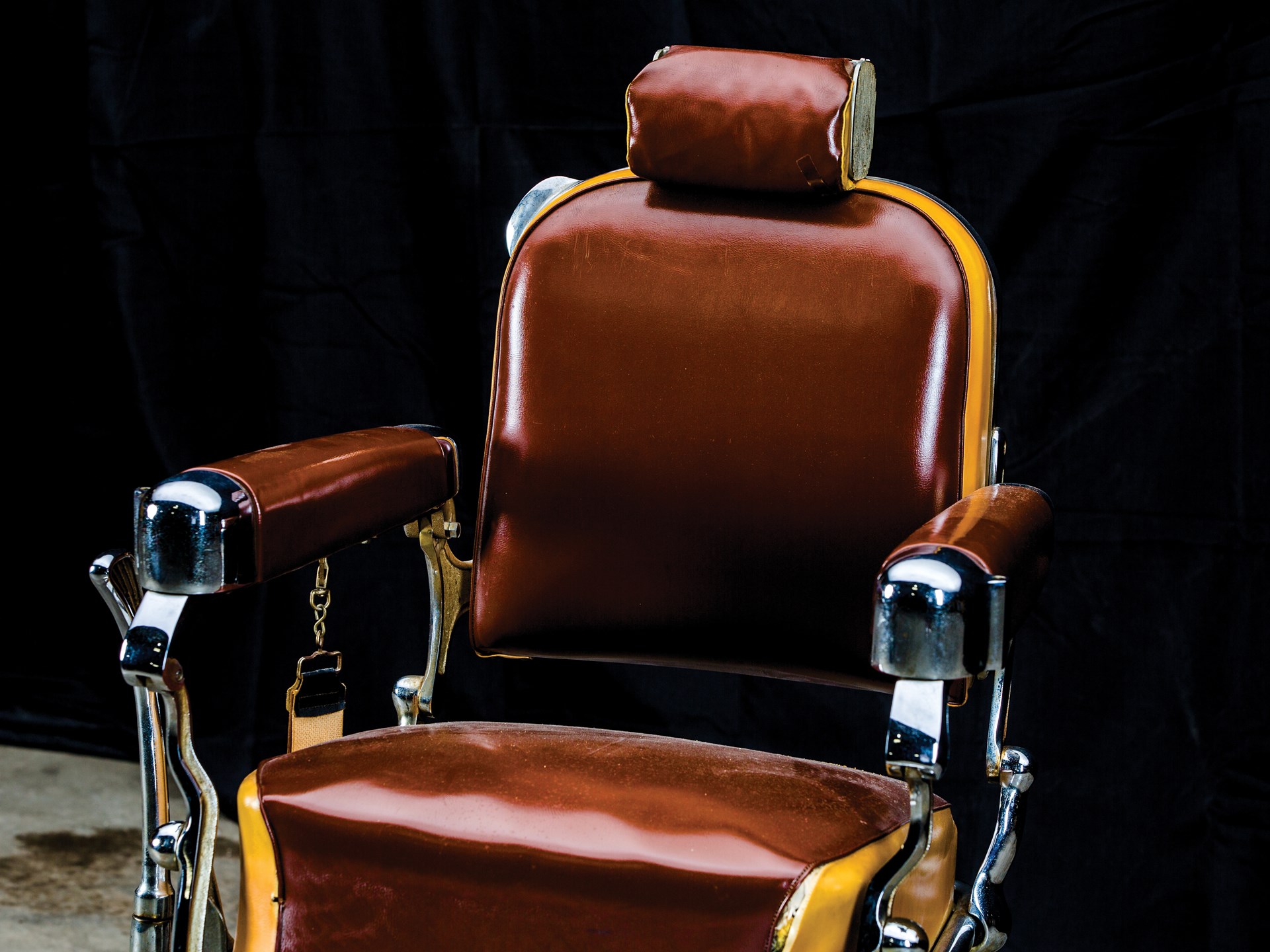 RM Sotheby's Belmont Barber Chair Auburn Spring 2019
