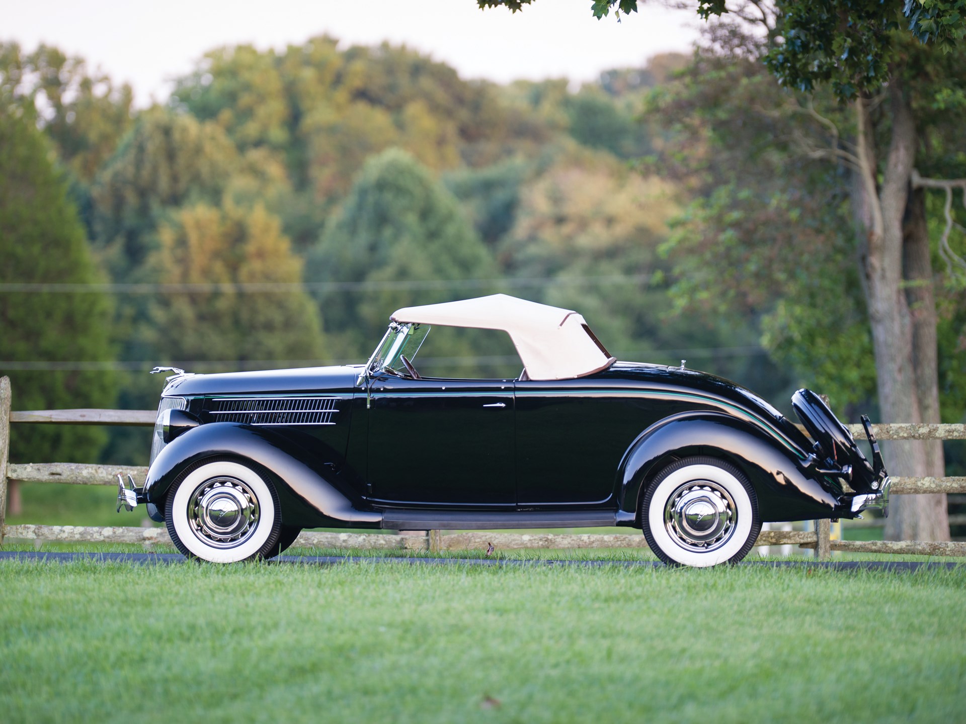 1936 Ford V-8 DeLuxe Roadster