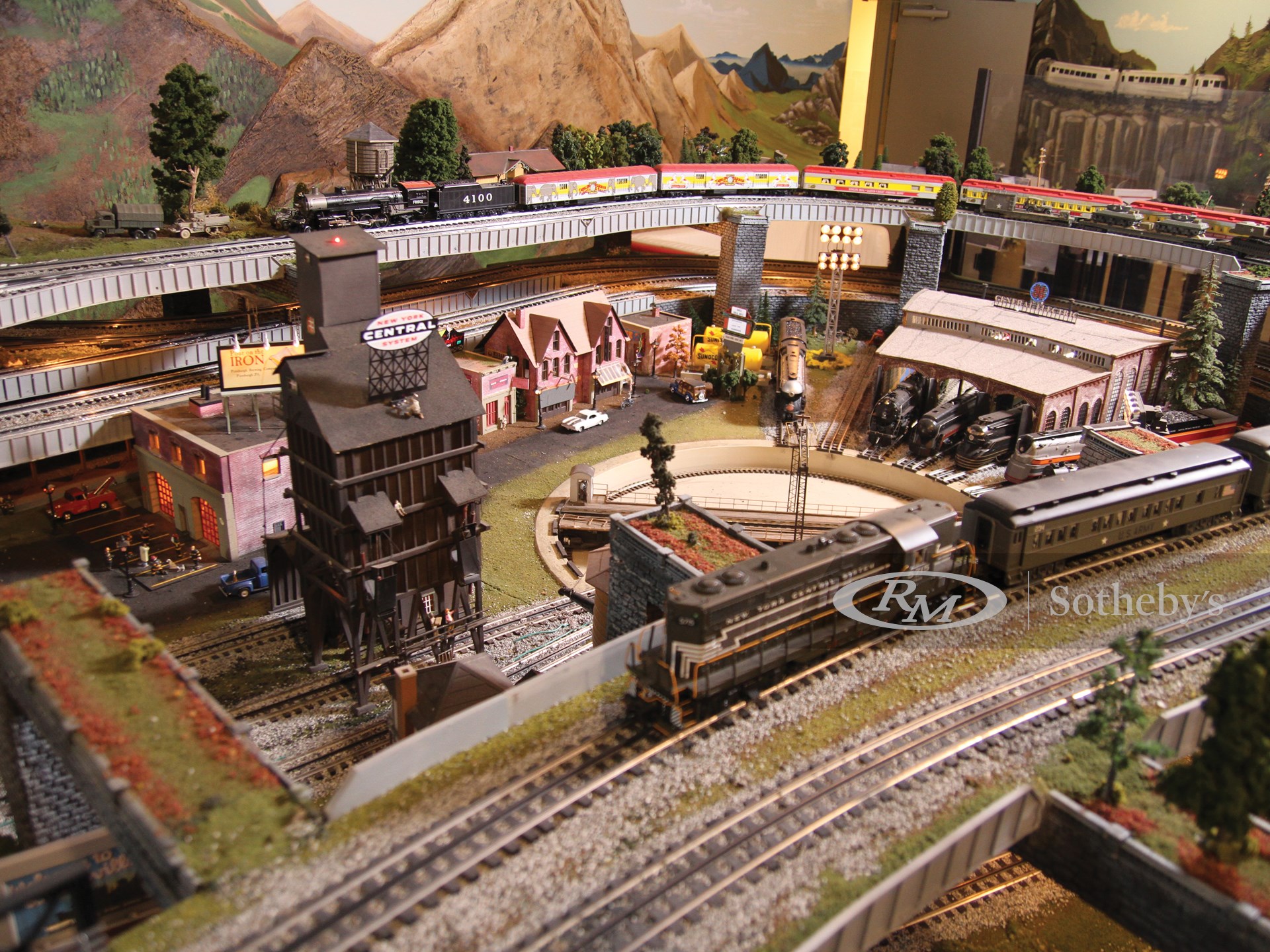 Large-Scale Lionel Train Layout | The John Staluppi Collection 2012