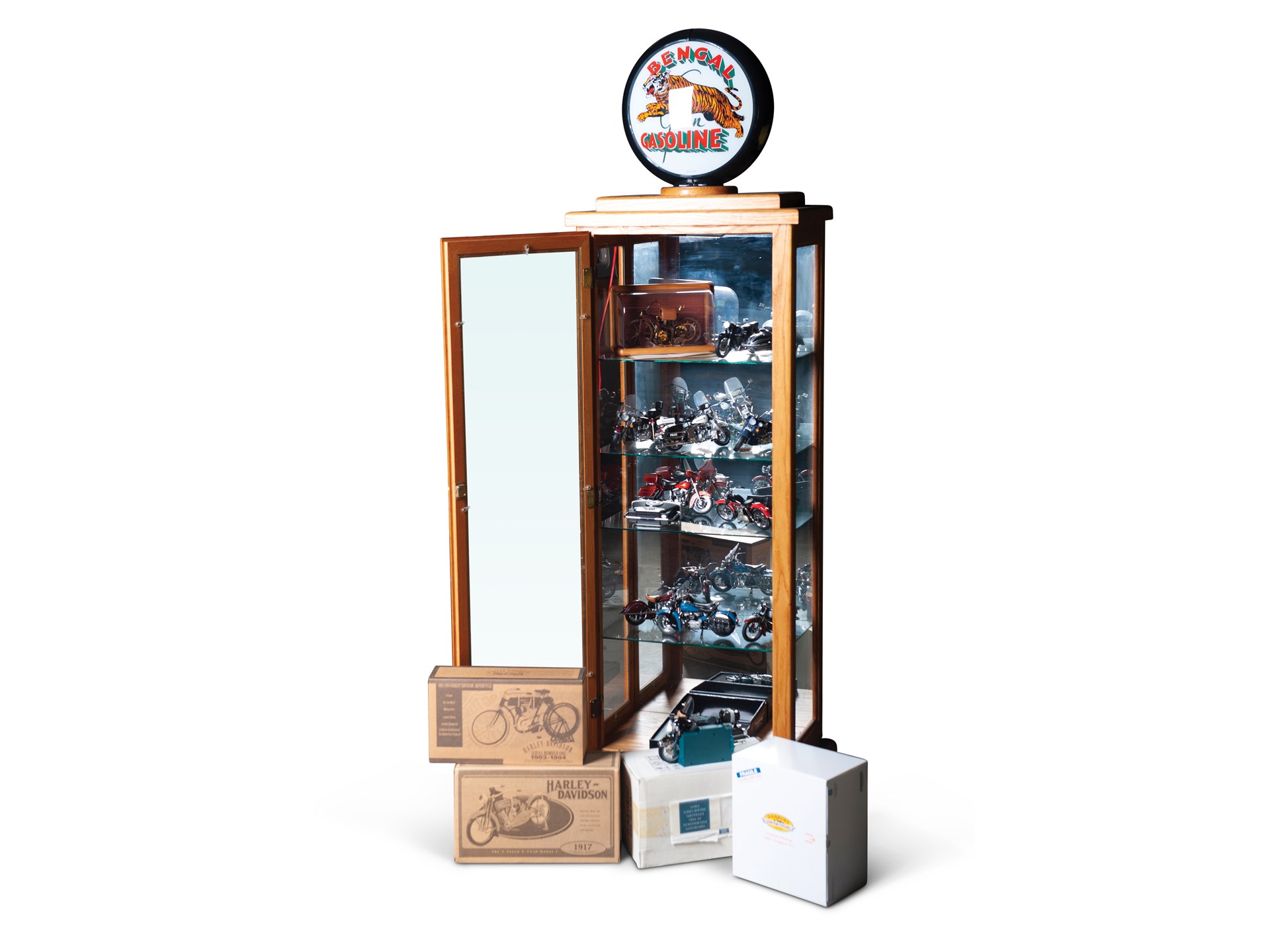 Rm Sotheby S Bengal Gas Pump Globe Display Case With Assorted