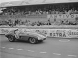The Ferrari 121 LM battles at Circuit de la Sarthe in the 1955 edition of the 24 Hours of Le Mans, wearing the race number “5”.
