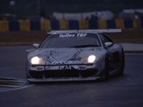 Soldiering on through the night, the 600 S-LM kisses an apex at the Circuit de La Sarthe.