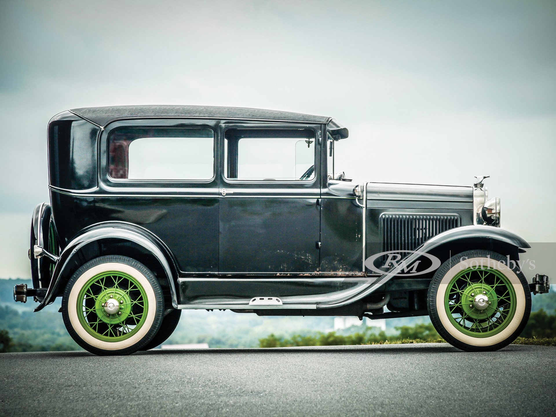 1927 Ford sedan