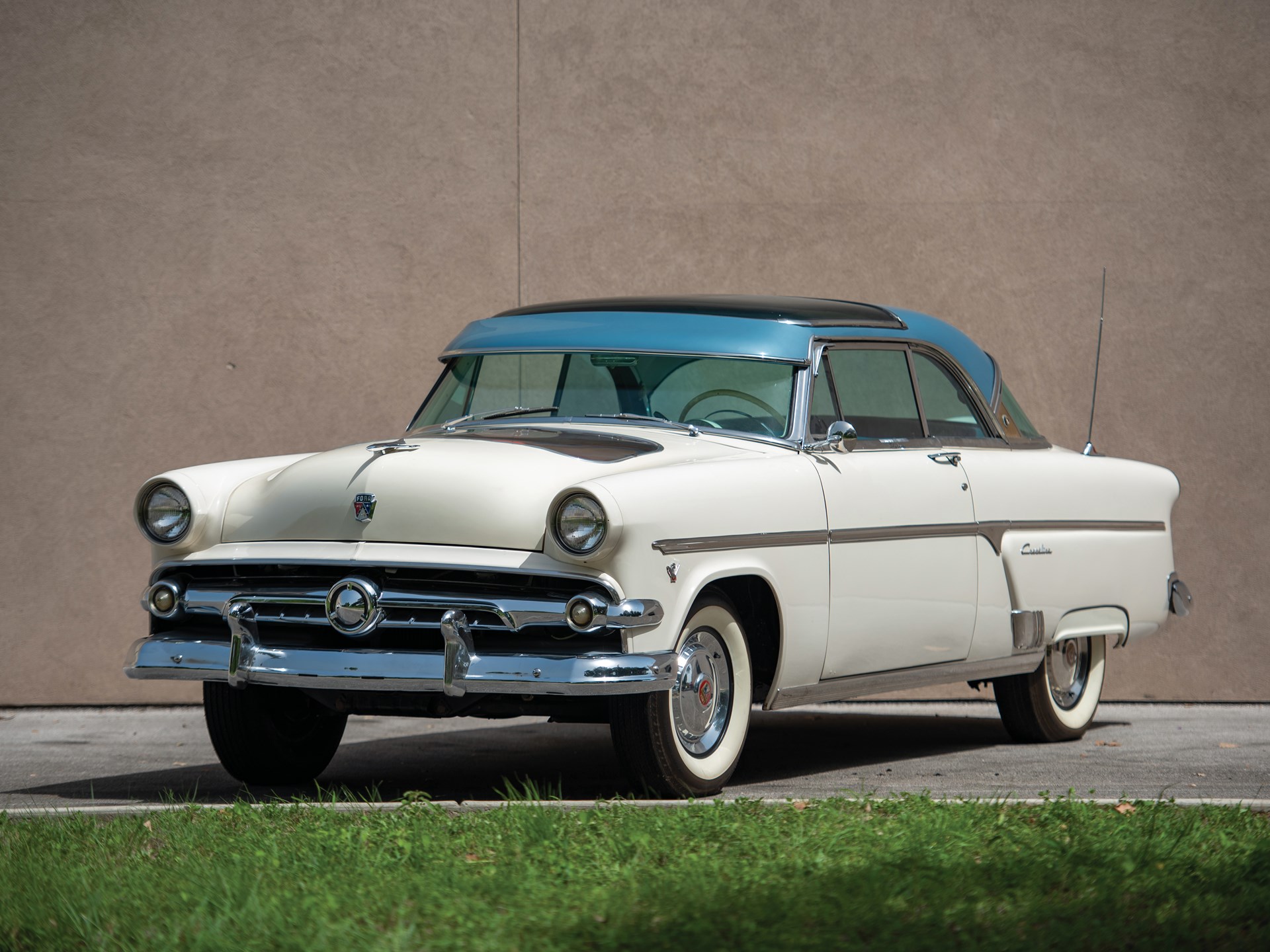 1954 Ford Crestline Skyliner | Hershey 2018 | RM Sotheby's