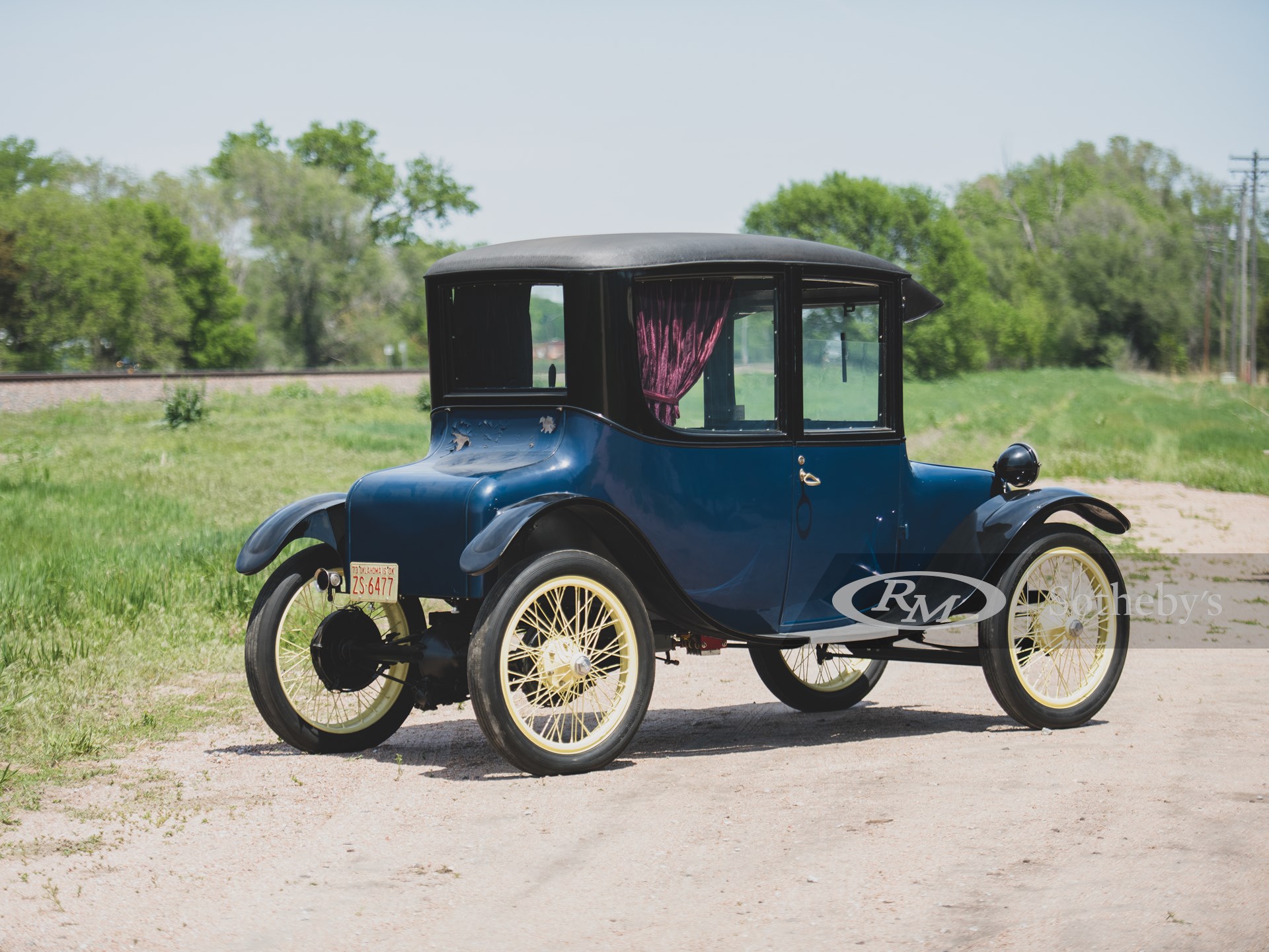 From 1915 until 1923, over 4,000 vehicles were produced. 1915 Milburn Electric Model 15 Light Coupe | Hershey 2019 | RM Auctions