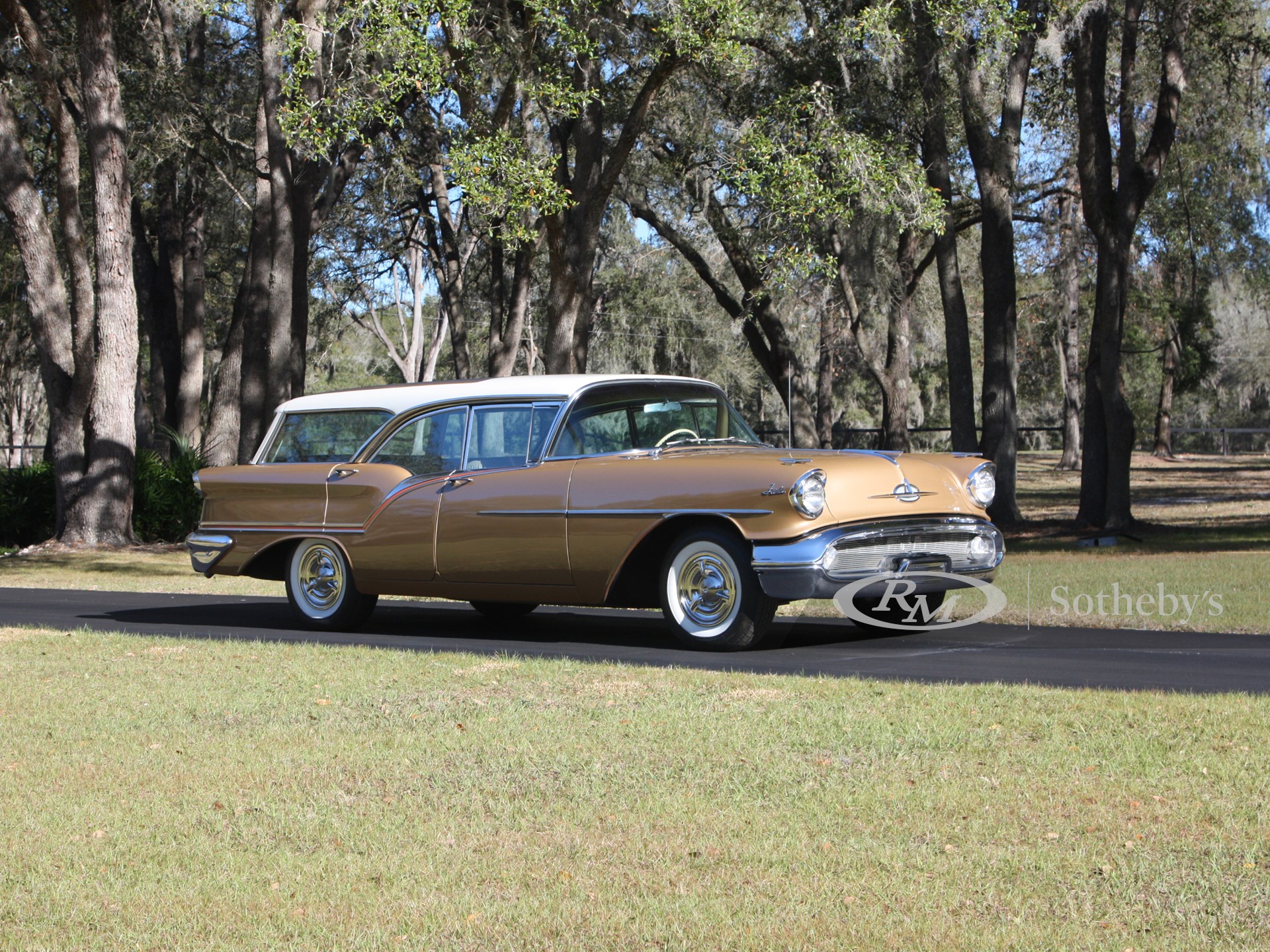 Oldsmobile fiesta wagon 1957