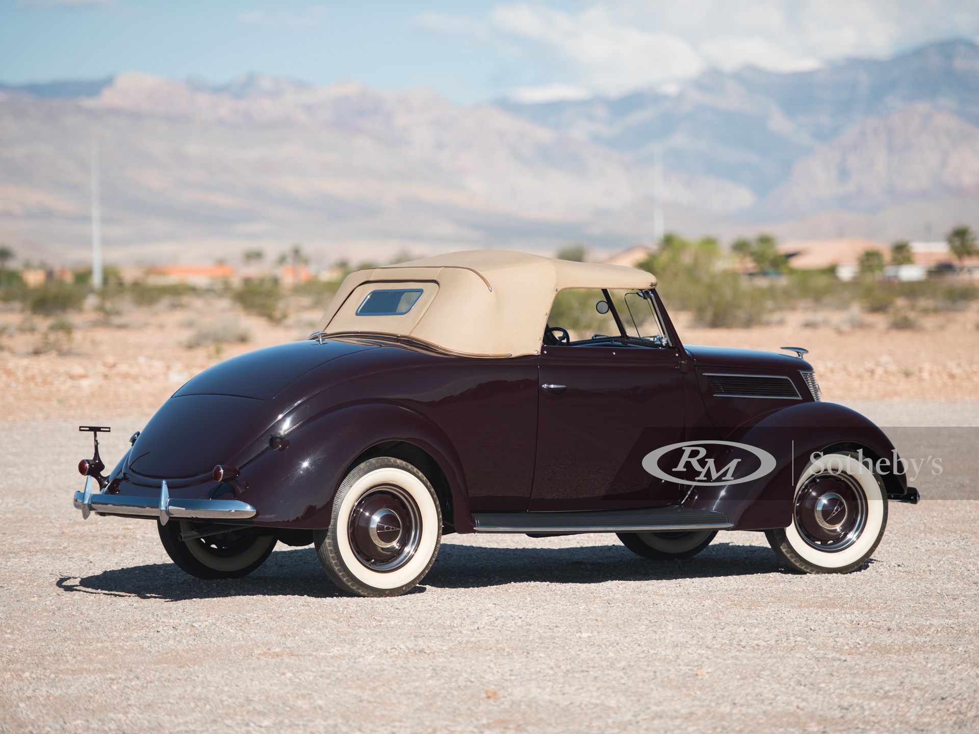 1937 Ford V-8 DeLuxe Roadster | Motor City 2016 | RM Auctions