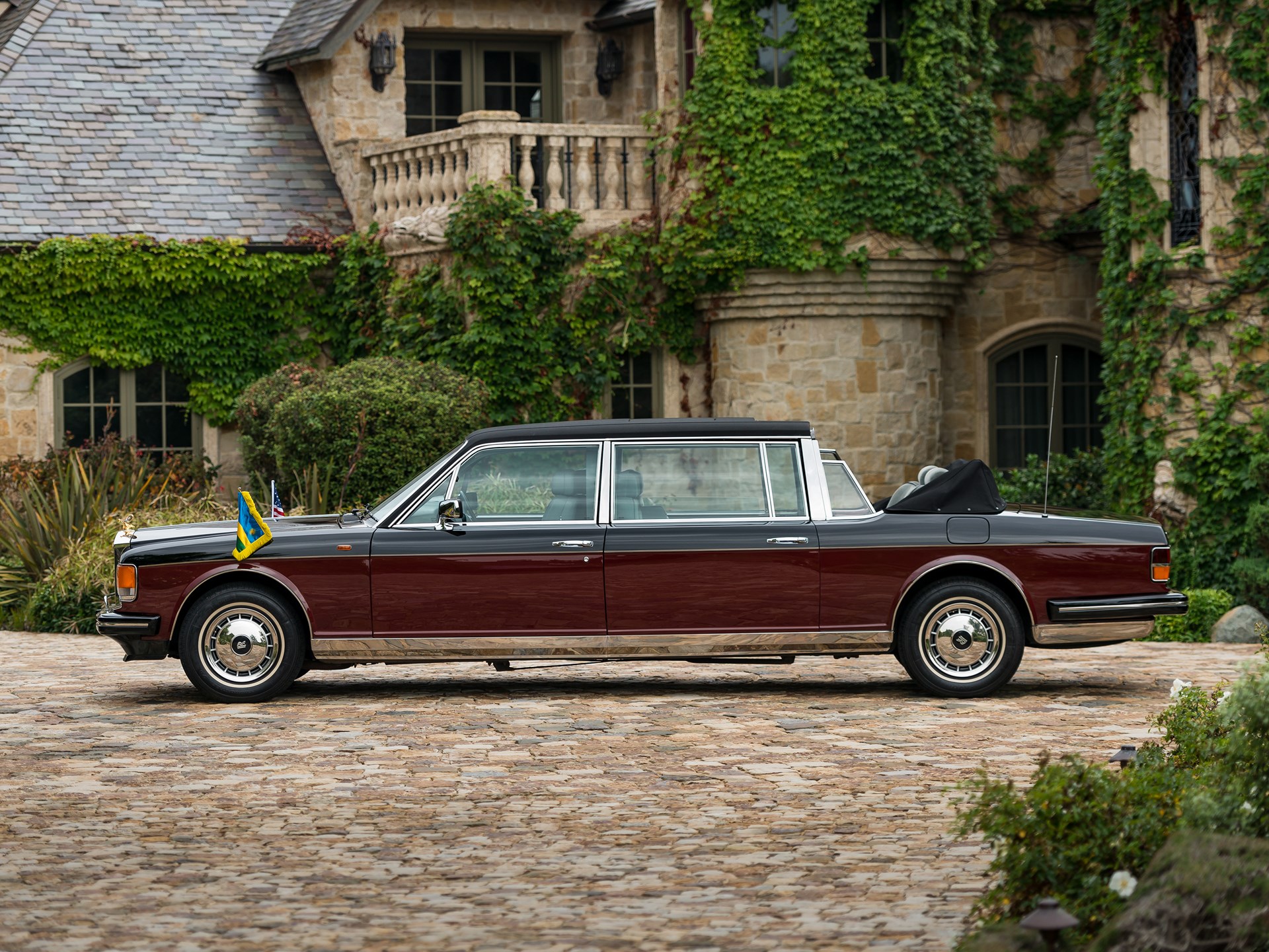 Р›РёРјСѓР·РёРЅ Rolls Royce Silver