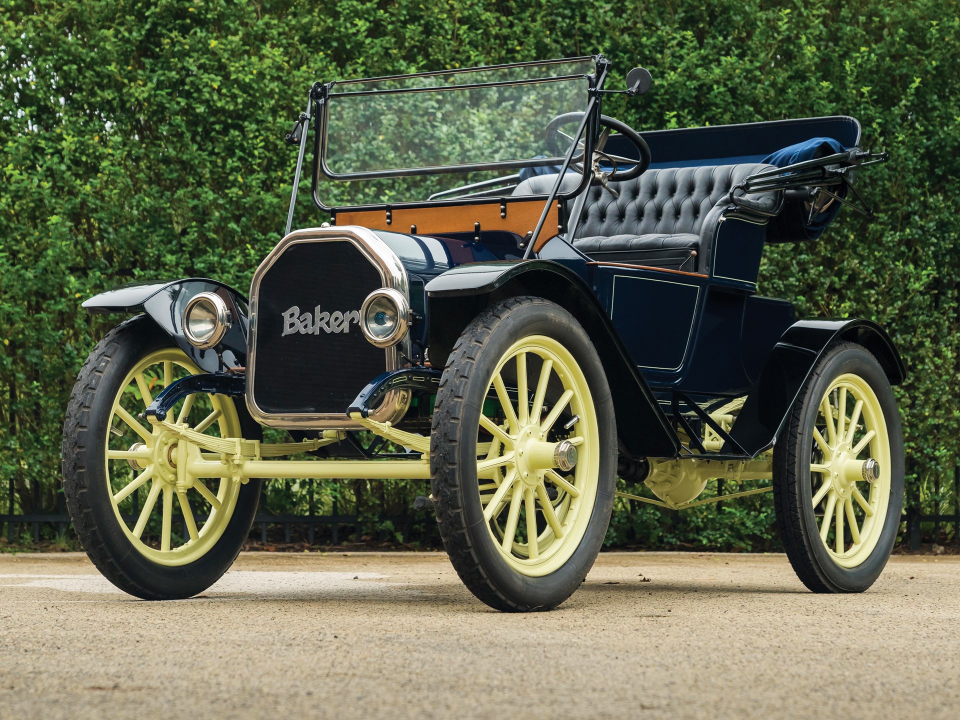 1912 Baker Electric Model W Runabout Hershey 2018 RM Sotheby's