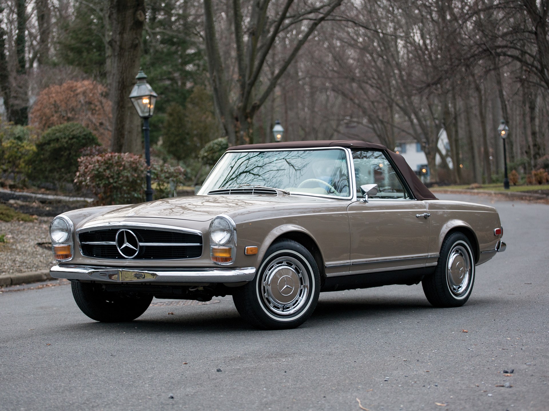 Мерседес Бенц 280 SL Pagoda Interior