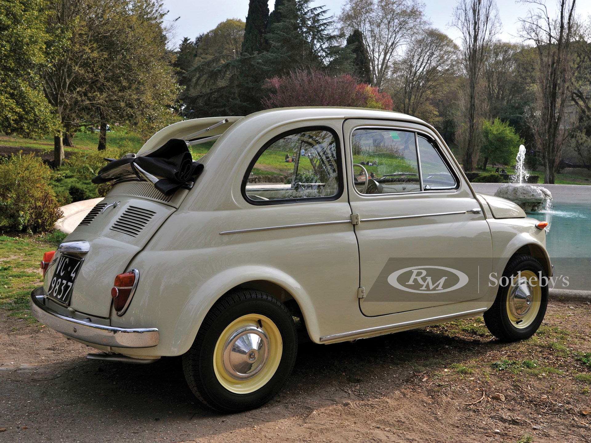 First 500. Фиат Нуова 500. Fiat 500 1957. Fiat 500 1 поколение. Fiat nuova 500 1957 года.