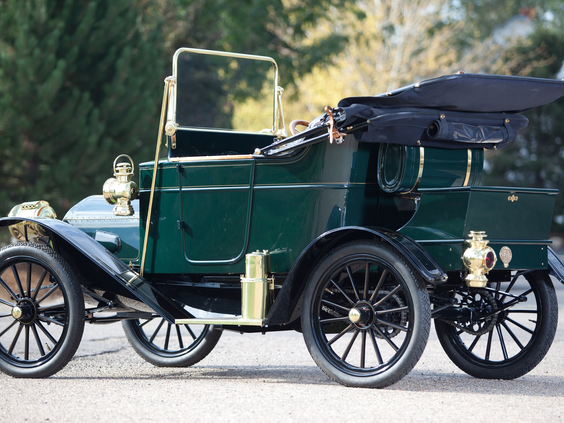 Автомобиль Форд 1910 года